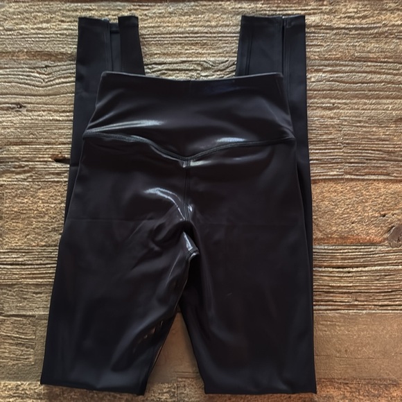 Fabletics Anywhere Shine Motion365+ Split Hem Legging - Picture 6 of 13